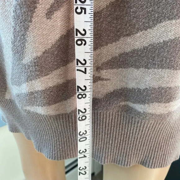 Cupcake and Cashmere Zebra Print Soft Casual Sweater Cardigan Women M-L Pockets - Picture 4 of 8